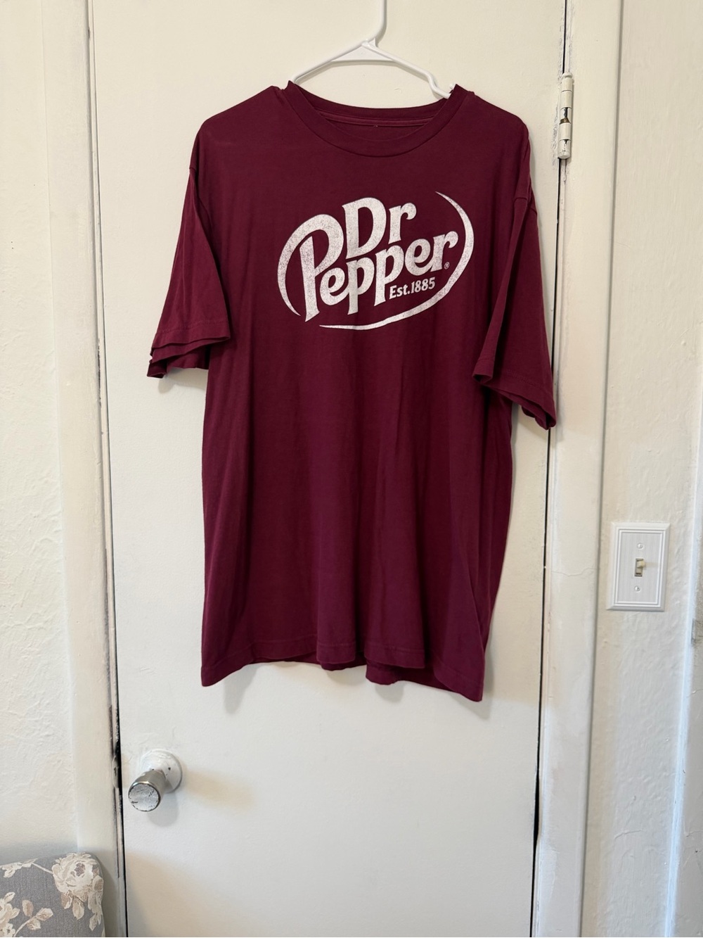 Men’s Short-Sleeve Dr.Pepper Logo Tee in Burgundy